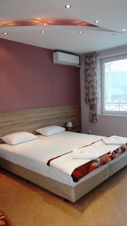 Guest Rooms Kom โซเฟีย ห้อง รูปภาพ