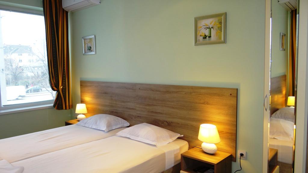 Guest Rooms Kom โซเฟีย ห้อง รูปภาพ
